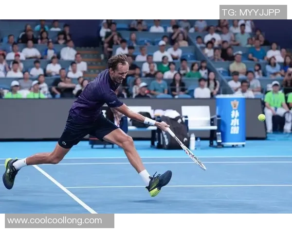 赛后分析：上海网球队与杭州网球队的战术对决与启示