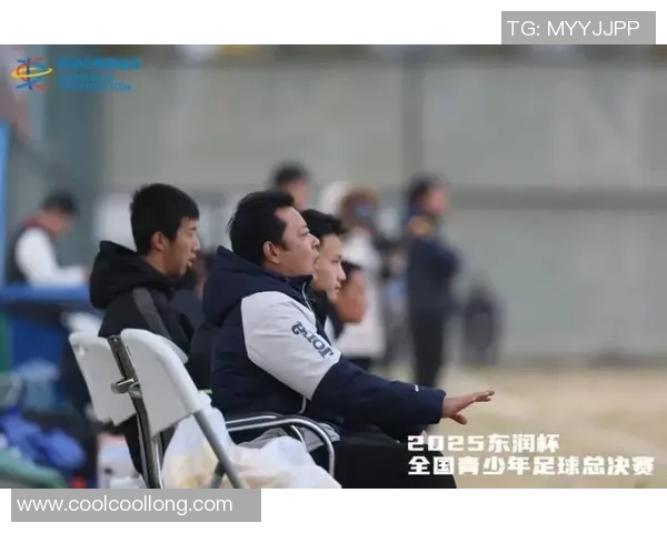 追逐梦想的足球明星们用奋斗书写传奇人生的励志故事 追逐梦想的足球明星们用奋斗书写传奇人生的励志故事