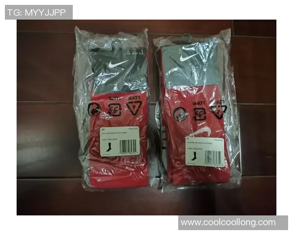 足球装备选购指南:如何选择适合你的高性能球袜 足球装备选购指南:如何选择适合你的高性能球袜